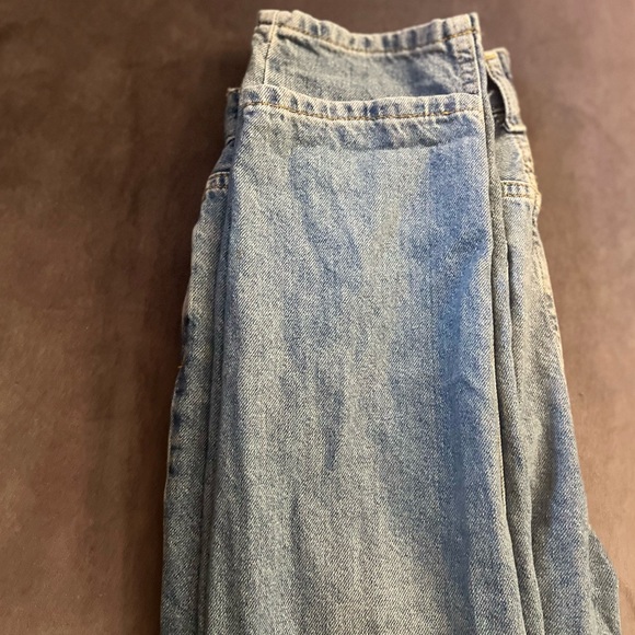 BDG Urban Outfitters High-waisted Jeans Medium Blue Wash Mom Jeans - Picture 3 of 5